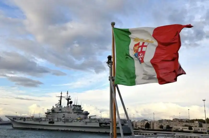 bandiera italiana sulle navi   2