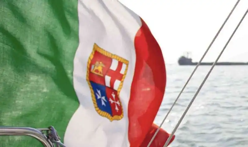 bandiera italiana sulle navi   4