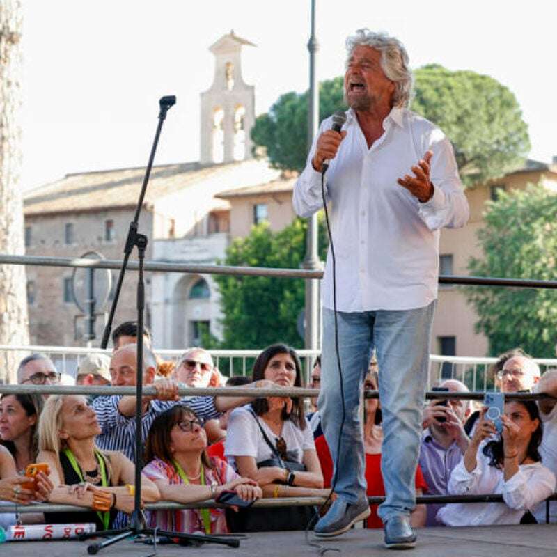 beppe grillo a roma alla manifestazione del m5s