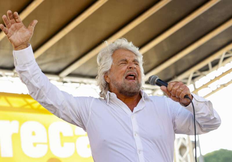 beppe grillo a roma alla manifestazione del m5s