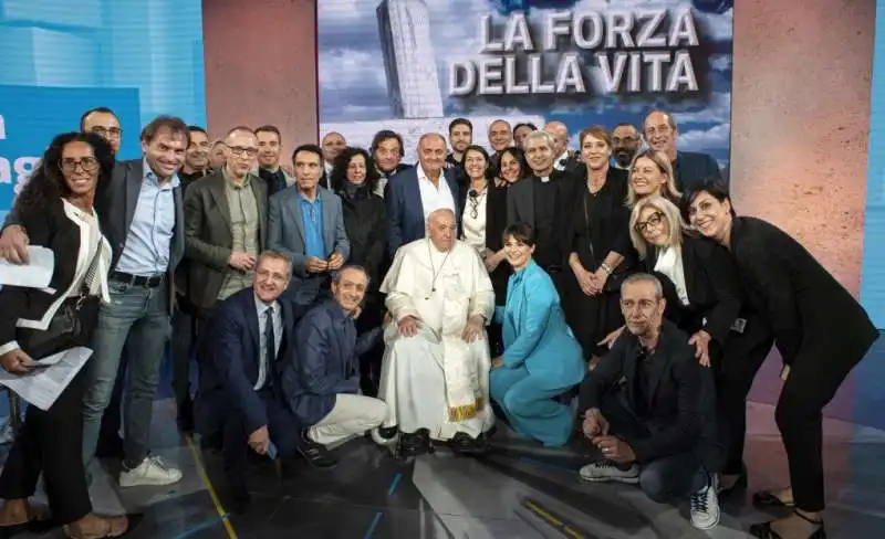 bergoglio ospite di a sua immagine 