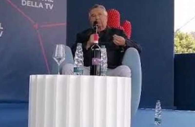 carlo de benedetti al festival della tv di dogliani 2023