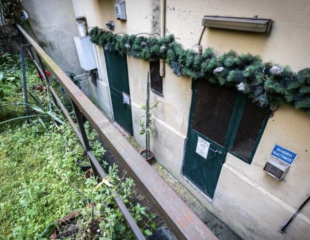 CASA A LUCI ROSSE A ROMA NORD