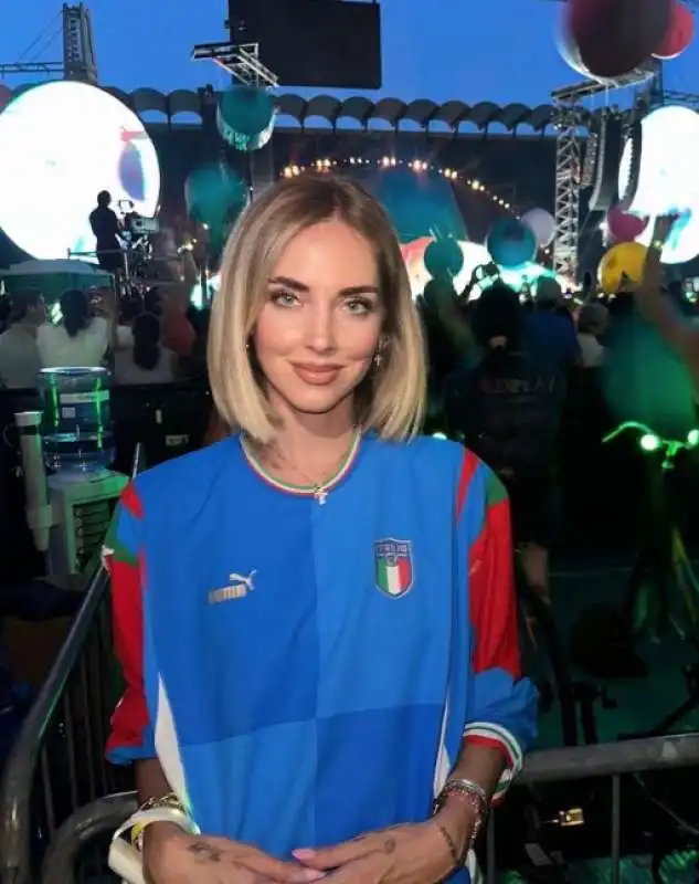 chiara ferragni al concerto dei coldplay 1