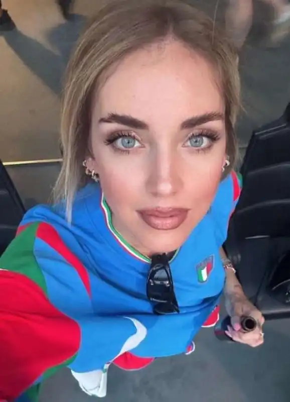 chiara ferragni al concerto dei coldplay 2