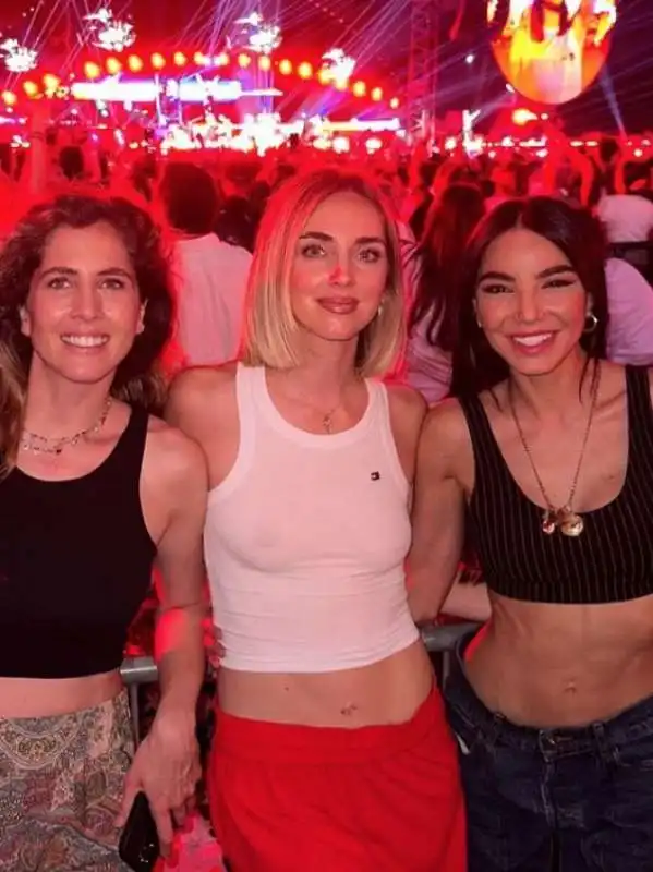 chiara ferragni al concerto dei coldplay 3