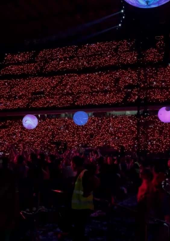 chiara ferragni al concerto dei coldplay 4