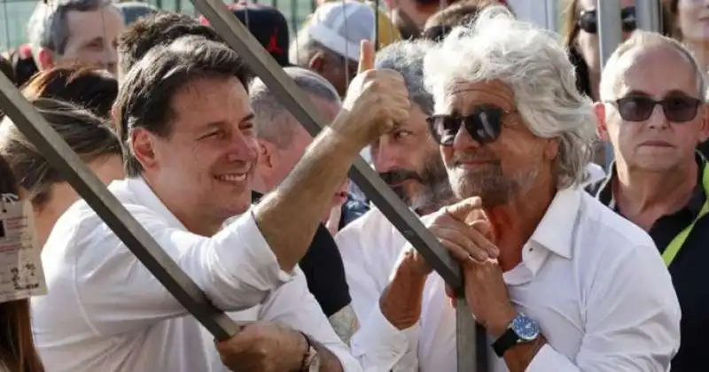 conte e beppe grillo a roma alla manifestazione del m5s 