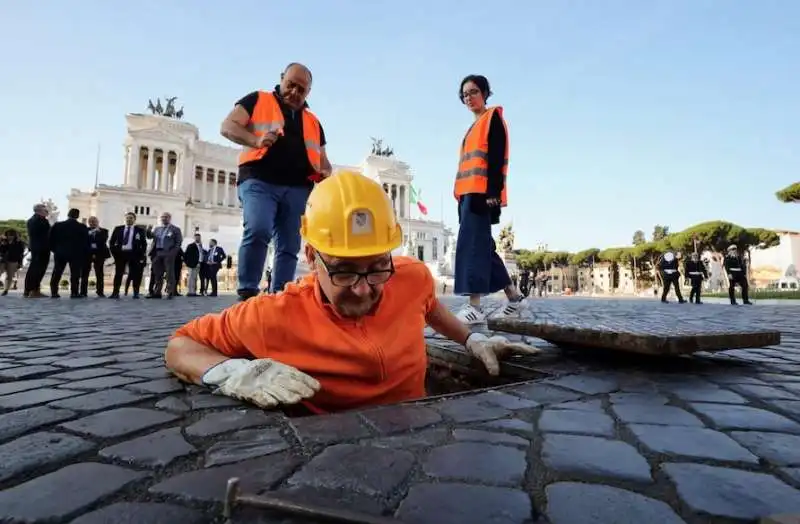 CONTROLLI ALL ALTARE DELLA PATRIA PRIMA DELL ARRIVO DI MATTARELLA - 2 GIUGNO 2023