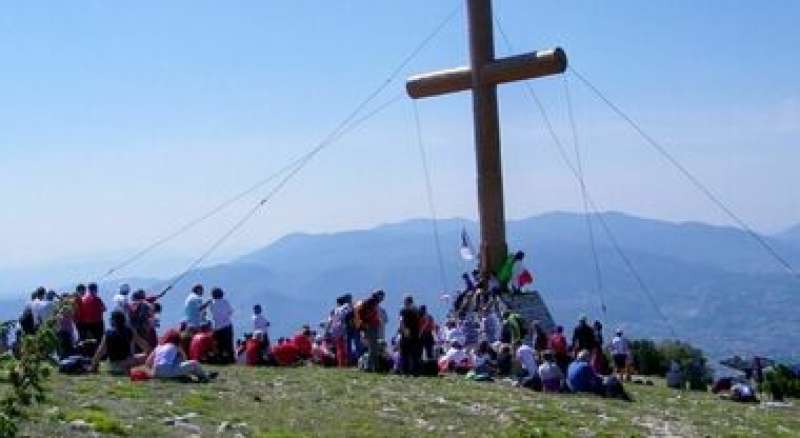 croci sulle vette delle montagne 4