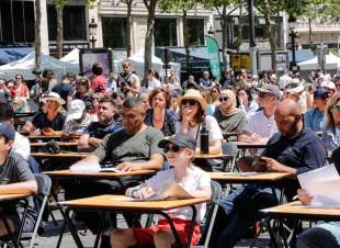 dettato sugli champs elysees a parigi 10