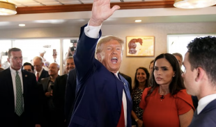 donald trump al ristorante versailles di miami