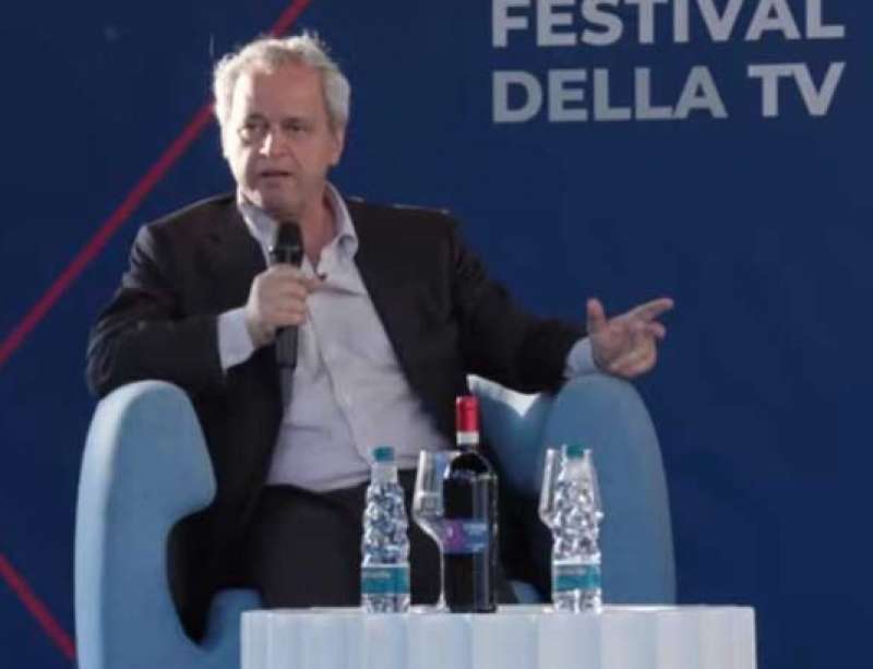 enrico mentana al festival della tv di dogliani