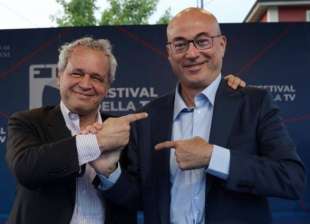 enrico mentana e aldo cazzullo al festival della tv di dogliani