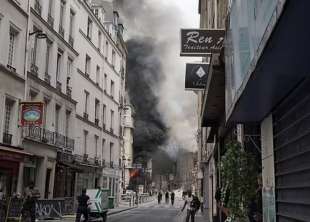 ESPLOSIONE IN UN PALAZZO A PARIGI