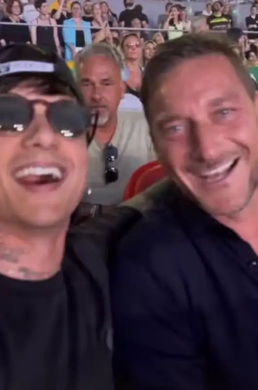 francesco totti e ultimo al concerto di vasco rossi