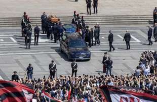 funerali silvio berlusconi piazza duomo milano