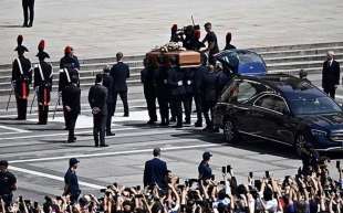 funerali silvio berlusconi piazza duomo milano 2