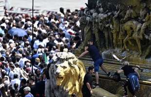 funerali silvio berlusconi ppiazza duomo milano