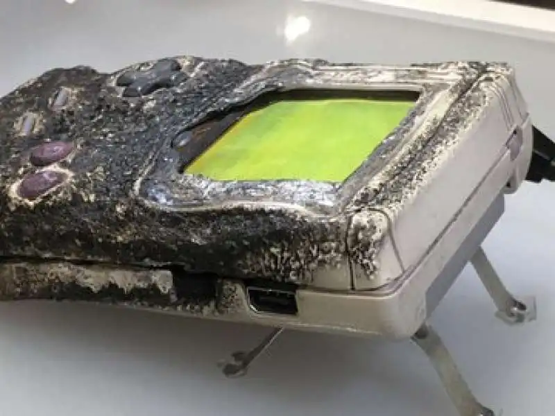 GAMEBOY SOPRAVVISSUTO ALLA GUERRA DEL GOLFO 