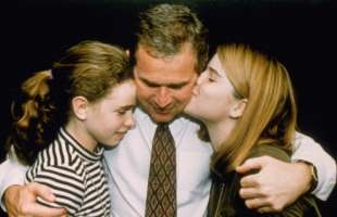 george wbush con le figlie jenna e barbara