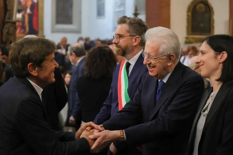 gianni morandi mario monti ai funerali della moglie di romano prodi flavia franzoni