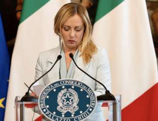 giorgia meloni durante la conferenza stampa con olaf scholz