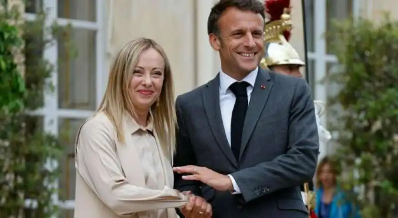 GIORGIA MELONI EMMANUEL MACRON ALL ELISEO