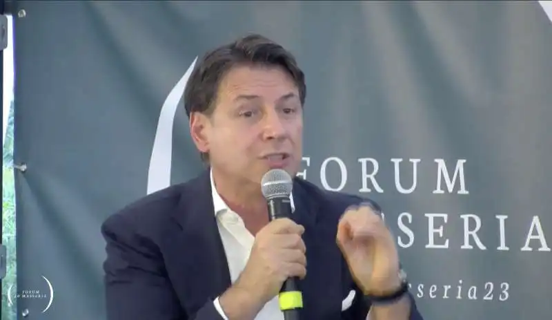 giuseppe conte al forum in masseria 