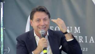 giuseppe conte al forum in masseria.