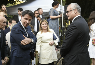 giuseppe conte roberto gualtieri a villa taverna per la festa dell indipendenza usa