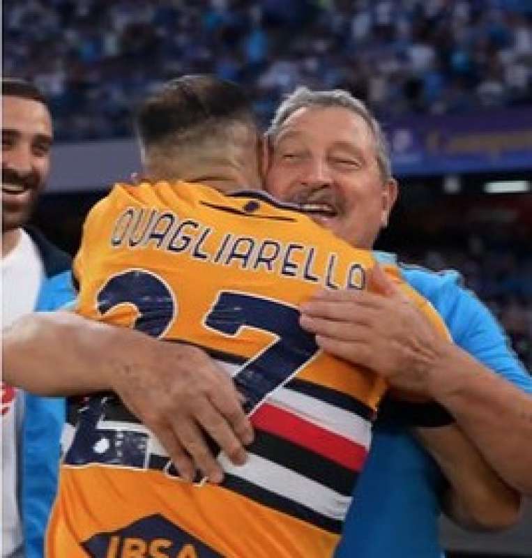 i tifosi del napoli salutano fabio quagliarella 3