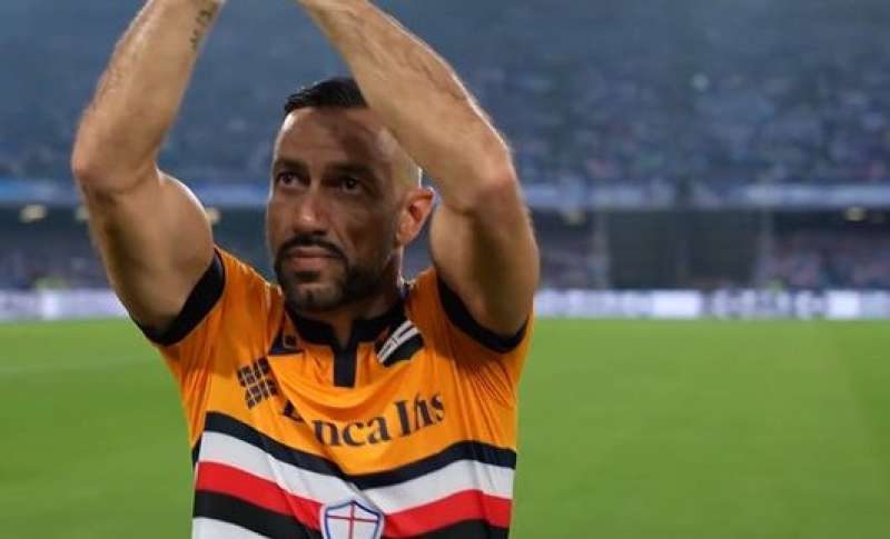 i tifosi del napoli salutano fabio quagliarella 4