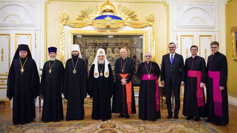 il cardinale matteo zuppi e il patriarca kirill a mosca