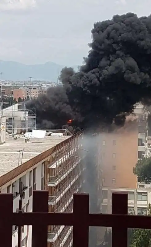 incendio in un palazzo di colli aniene a roma   3