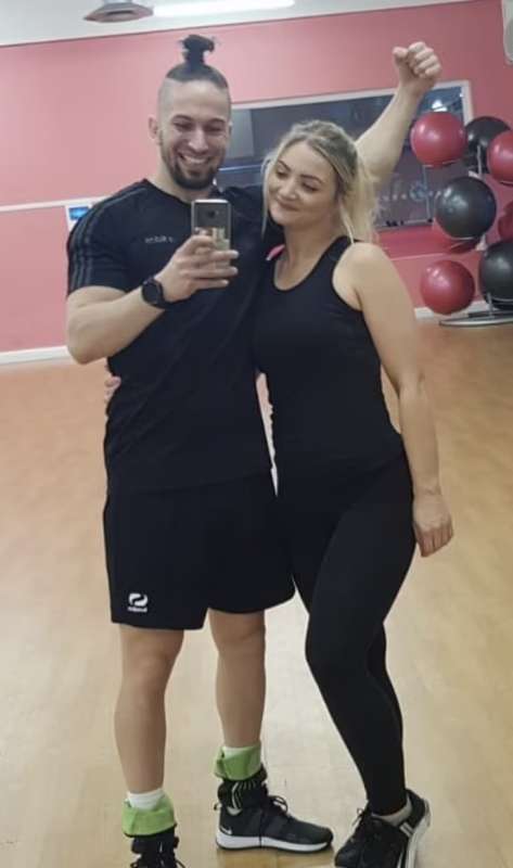 ivan dimitrov con la fidanzata hayley bracey in palestra