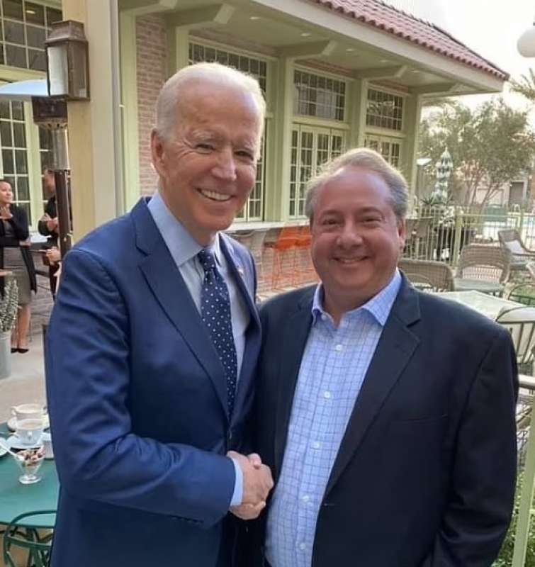 joe biden e jay bloom