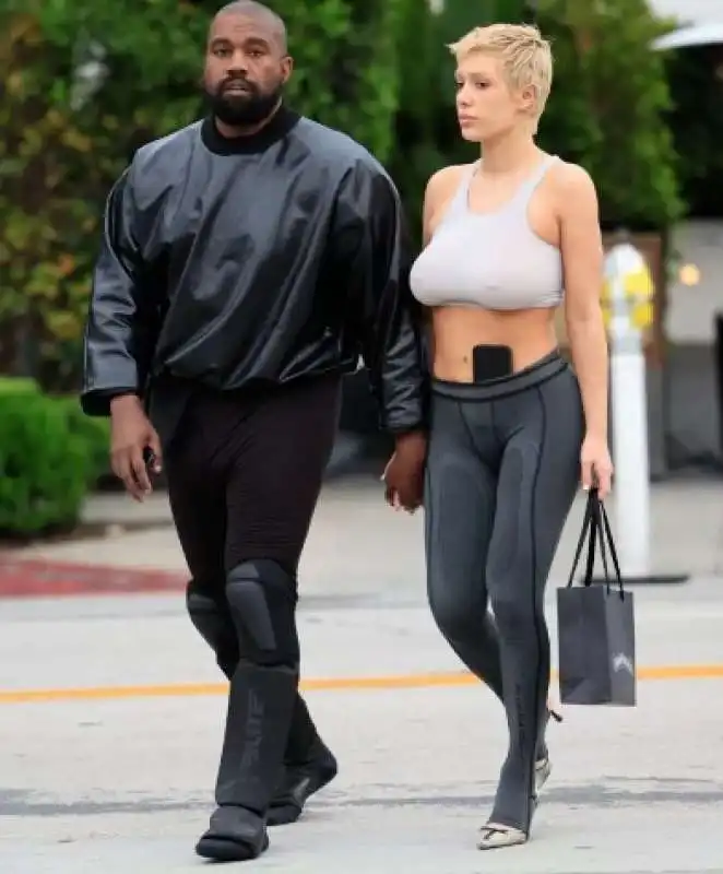 kanye west bianca censori 7