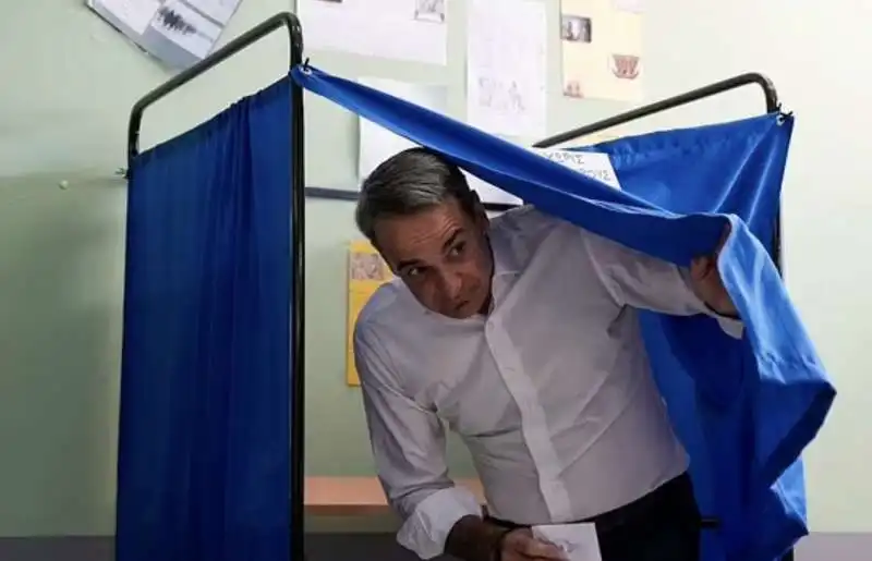 kyriakos mitsotakis al seggio    