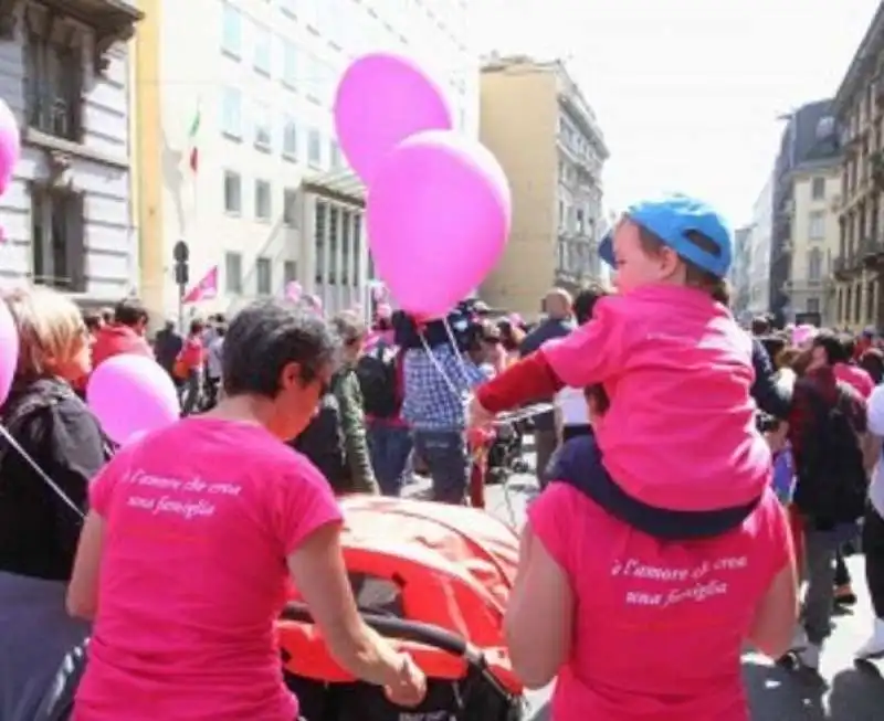 MANIFESTAZIONE FAMIGLIE ARCOBALENO