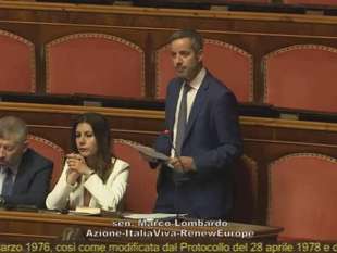 marco lombardo legge un discorso in senato scritto da chatgpt