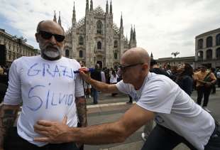 milano, funerali silvio berlusconi piazza duomo 4