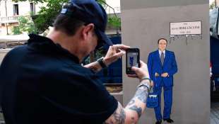 MURALES DI SILVIO BERLUSCONI A VIA VOLTURNO