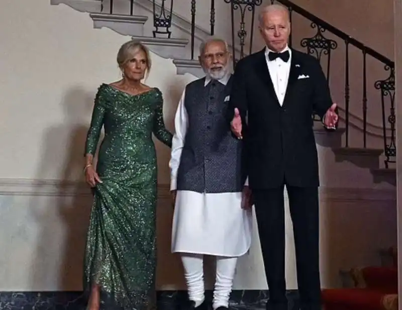 narendra modi tra jill e joe biden    cena di gala alla casa bianca 