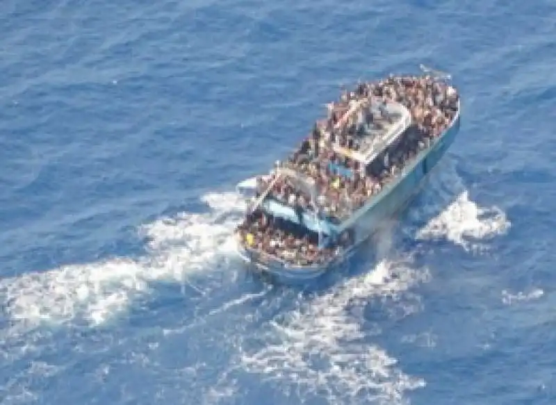 naufragio al largo di pylos in grecia 2