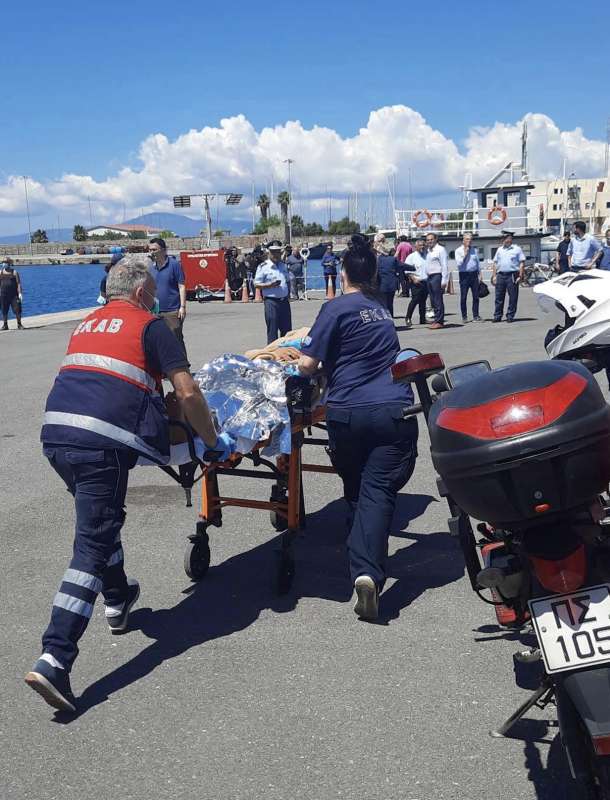 naufragio di un barcone di migranti a pylos, in grecia 7