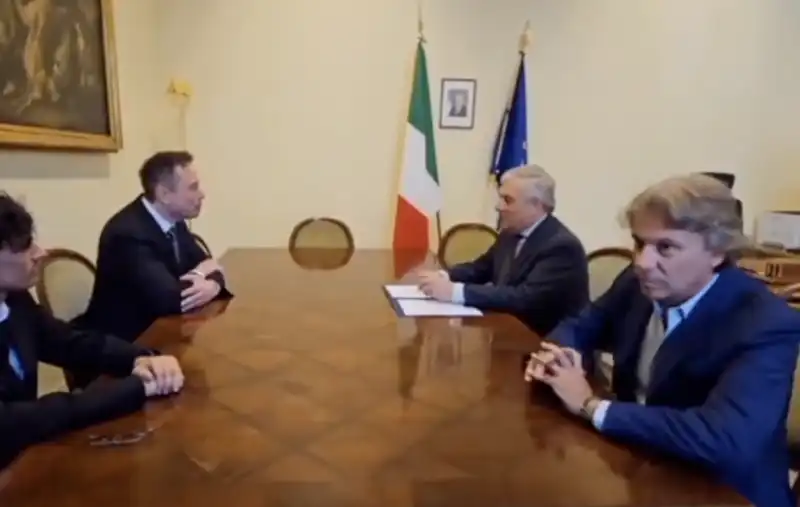 NICOLA PORRO AL TAVOLO CON ANTONIO TAJANI ED ELON MUSK