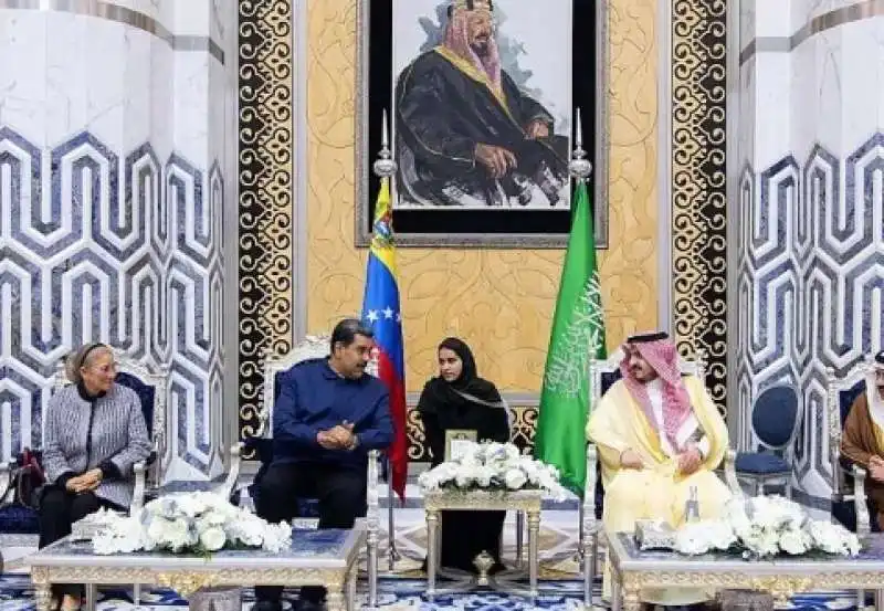 nicolas maduro in arabia saudita. 