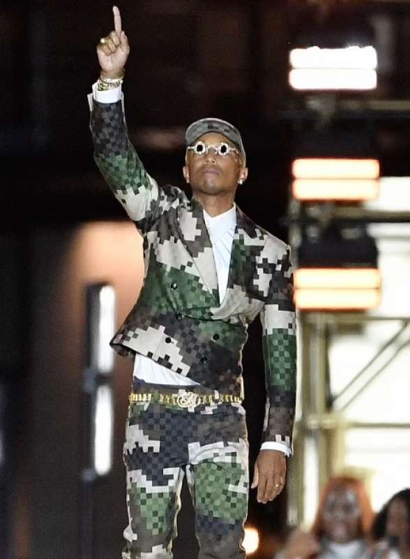 Scoop detrás del patrón de tablero de ajedrez de Louis Vuitton de Pharrell  Williams - RUNWAY Oficial de MAGAZINE ®