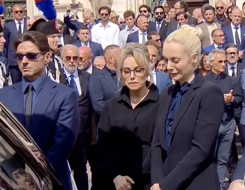 pier silvio marina berlusconi e marta fascina ai funerali di silvio berlusconi